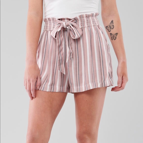 Hollister Pants - Hollister Ultra High-Rise Paper-Bag Woven Short